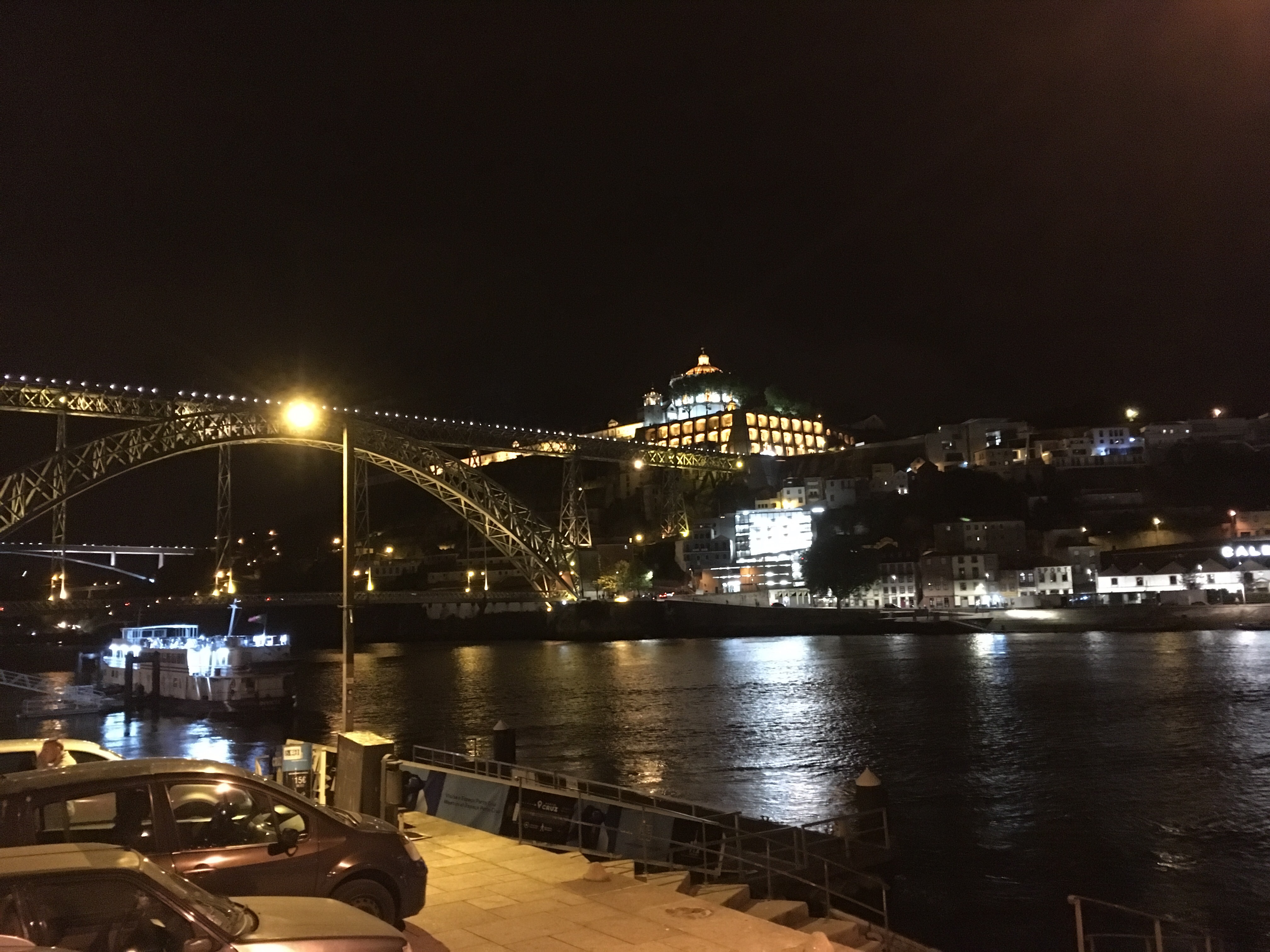 Foto von Porto aufgenommen am Hafen mit Blick über den Fluss